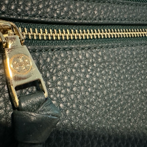 Euc Tory Burch Green Robinson wristlet - Picture 6 of 7